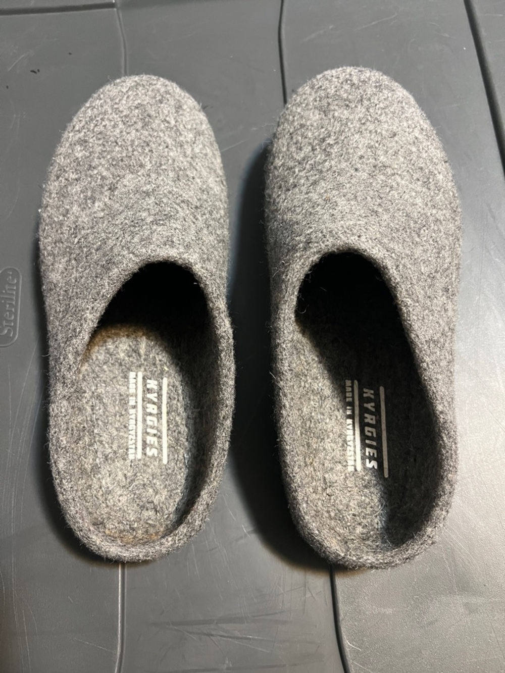 KYRGIES BOILED WOOL GRAY SLIPPERS WOMENS SIZE 39= 8.5/9